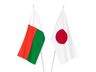 Japonya ve Madagaskar 'ın ulusal kumaş bayrakları beyaz arka planda izole edildi. 3d resimleme.