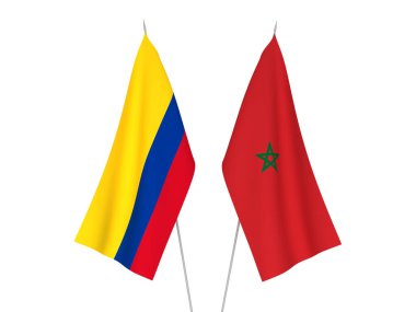 Beyaz arka planda Kolombiya ve Fas 'ın ulusal kumaş bayrakları izole edildi. 3d resimleme.