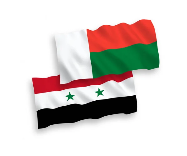 Nationell Vektor Tyg Våg Flaggor Madagaskar Och Syrien Isolerade Vit — Stock vektor