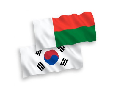 Güney Kore ve Madagaskar 'ın ulusal taşıyıcı kumaş bayrakları beyaz arka planda izole edildi. 1 'e 2 oranında.