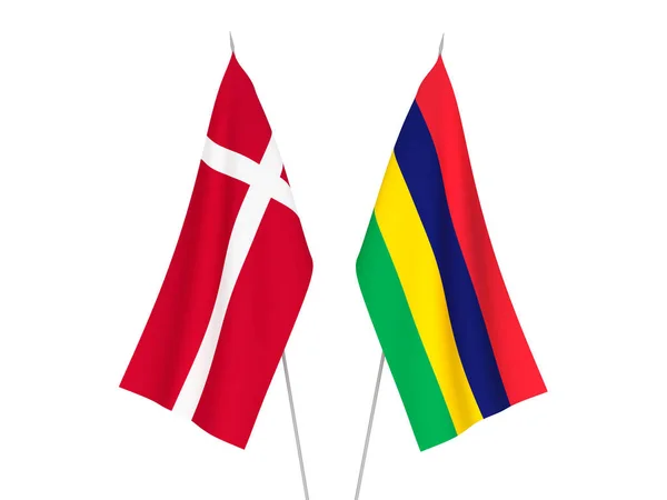 Flagi Republiki Mauritiusu i Danii — Zdjęcie stockowe
