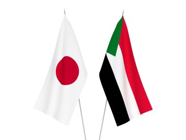 Japonya ve Sudan 'ın ulusal kumaş bayrakları beyaz arka planda izole edildi. 3d resimleme.