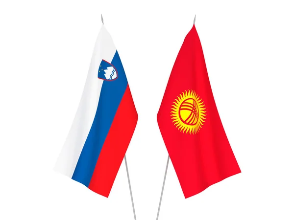 Белом Фоне Выделены Национальные Тканевые Флаги Словении Кыргызстана Трехмерная Иллюстрация — стоковое фото