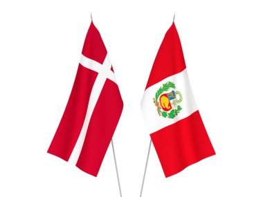 Beyaz arka planda Peru ve Danimarka 'nın ulusal kumaş bayrakları izole edildi. 3d resimleme.