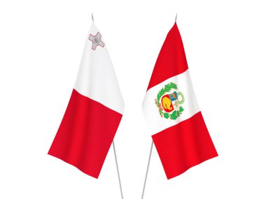 Beyaz arka planda Peru ve Malta 'nın ulusal kumaş bayrakları izole edildi. 3d resimleme.