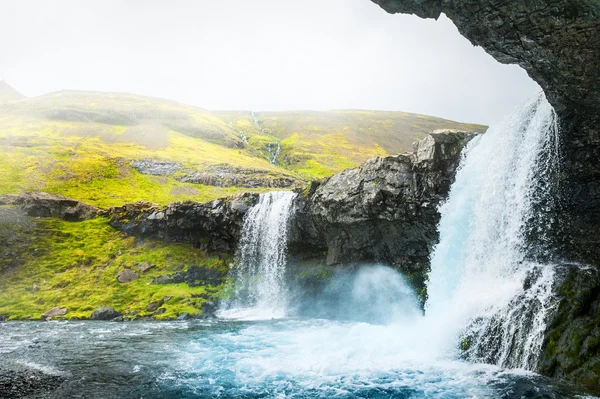 Prachtige waterval in het oosten van IJsland — Stockfoto