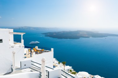 Yunanistan 'ın Santorini adasında beyaz mimari. 