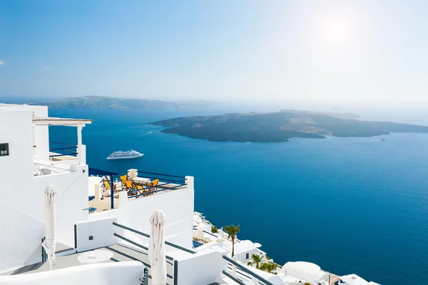 Arquitectura blanca en la isla de Santorini, Grecia. — Foto de Stock