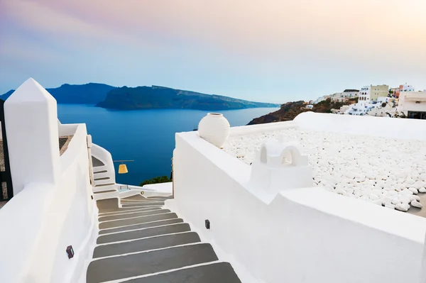 Λευκή αρχιτεκτονική στη Σαντορίνη, Ελλάδα. — Φωτογραφία Αρχείου