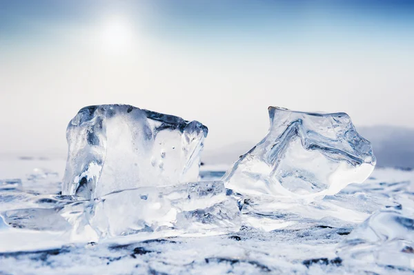 Hielo en el lago congelado. —  Fotos de Stock