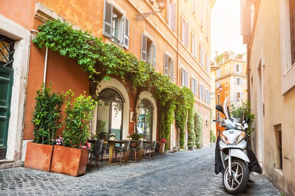 Красивая улица в Риме, Италия . — стоковое фото
