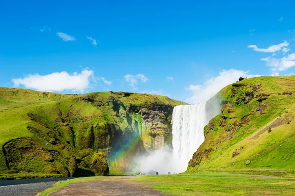 Cachoeira Skogafoss, sul da Islândia . — Fotografia de Stock