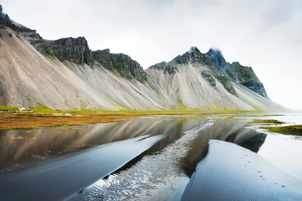 Montanhas na costa do Oceano Atlântico. Islândia — Fotografia de Stock