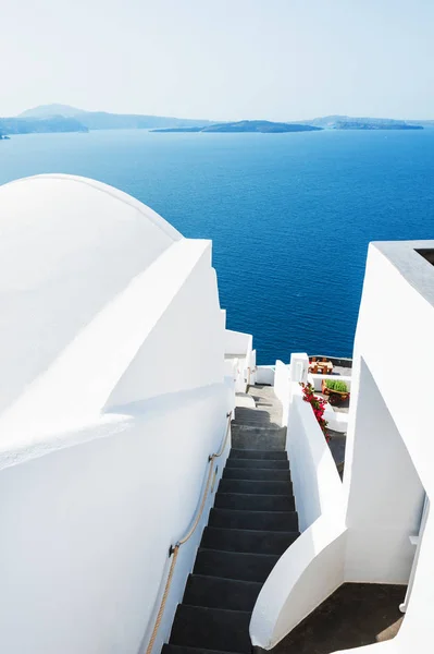 Architettura bianca sull'isola di Santorini, Grecia. — Foto Stock