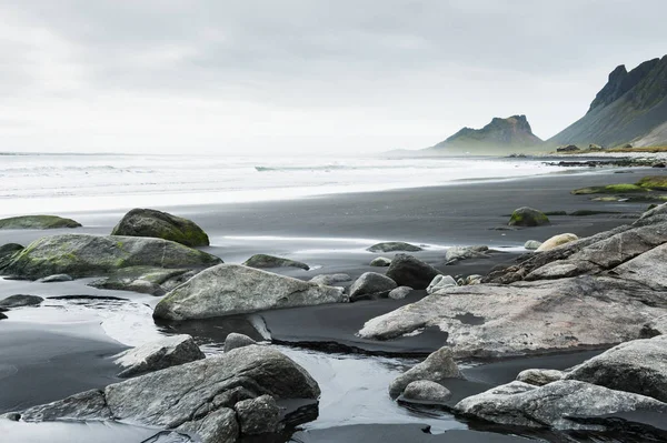 Piękne wybrzeże Oceanu Atlantyckiego. Islandia — Zdjęcie stockowe