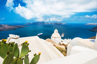 Yunanistan 'ın Santorini adasında beyaz mimari.