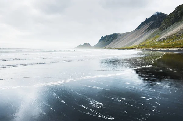 Ακτή του Ατλαντικού Ωκεανού, Ισλανδία — Φωτογραφία Αρχείου