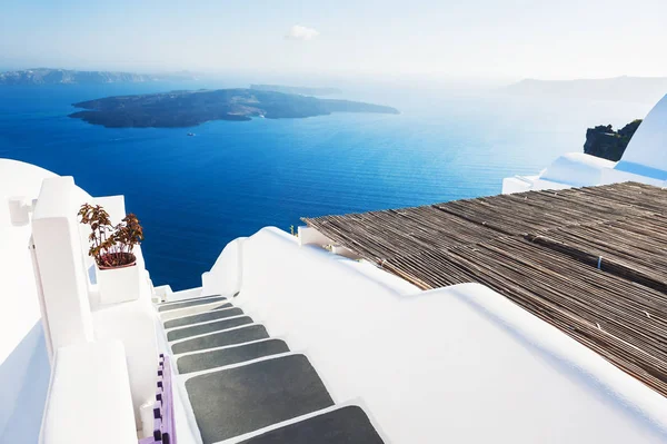 Architettura bianca sull'isola di Santorini, Grecia. — Foto Stock