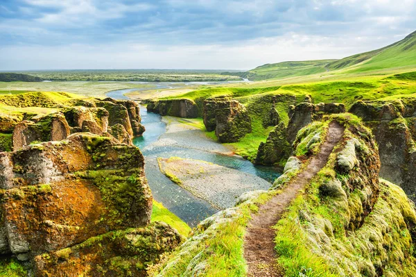 Fjadrargljufur canyon. Sul da Islândia — Fotografia de Stock