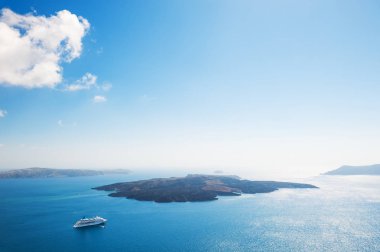 Denizde gemi gezisi.