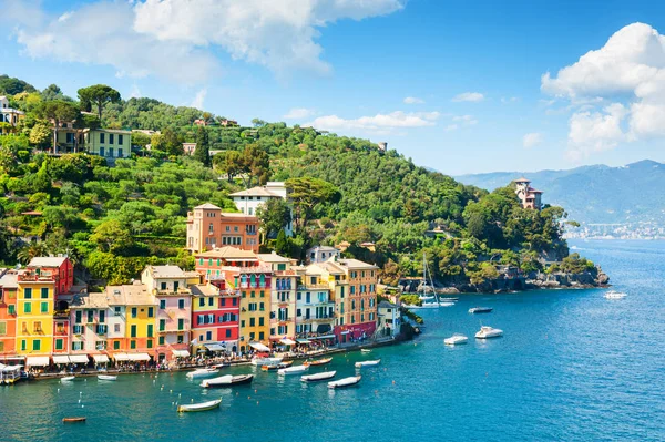 Hermosa costa del mar en Portofino, Italia — Foto de Stock