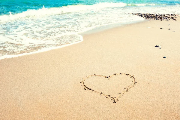 Form av hjärta på stranden — Stockfoto