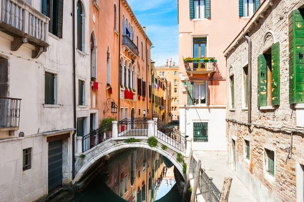 Canal escénico en Venecia, Italia — Foto de Stock