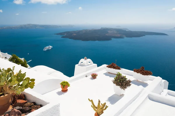 सैंटोरिनी द्वीप, ग्रीस पर सफेद वास्तुकला . — स्टॉक फ़ोटो, इमेज
