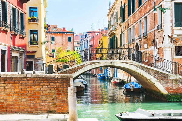 Scenic canal in Venice, Italy — Stock Photo, Image