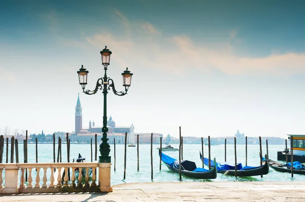 Velký kanál a gondoly v Benátkách, Itálie — Stock fotografie