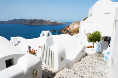 Yunanistan 'ın Santorini adasında beyaz mimari. 