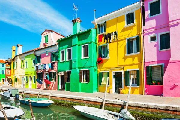 Maisons colorées sur l'île de Burano près de Venise, Italie — Photo
