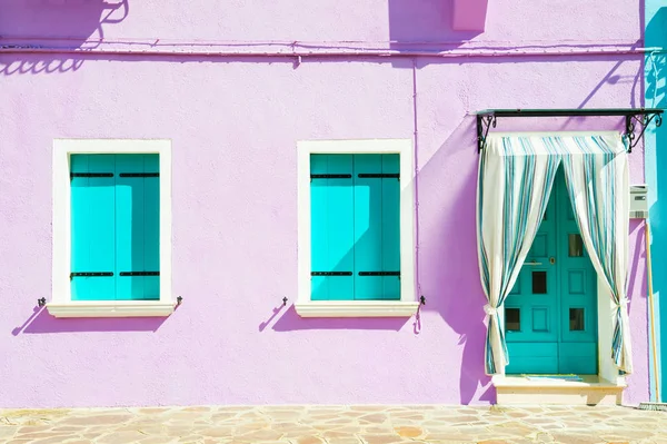 Case colorate nell'isola di Burano vicino a Venezia — Foto Stock