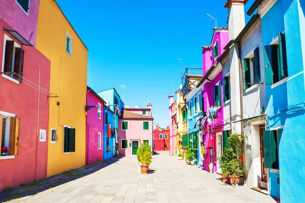 Maisons colorées sur l'île de Burano près de Venise, Italie — Photo