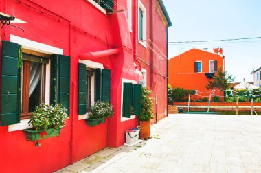 Renkli evler Burano Adası yakınlarında Venedik, İtalya