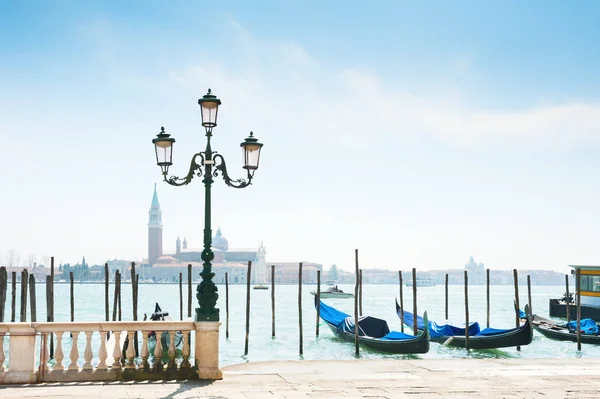 Velký kanál a gondoly v Benátkách, Itálie — Stock fotografie