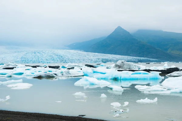 氷山氷河湖で。Vatnajokull 氷河、アイスランド — ストック写真