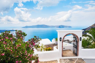 Yunanistan 'ın Santorini adasında beyaz mimari. 