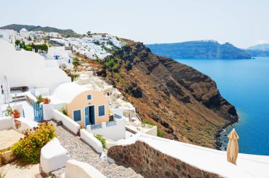 Yunanistan 'ın Santorini adasında beyaz mimari. 