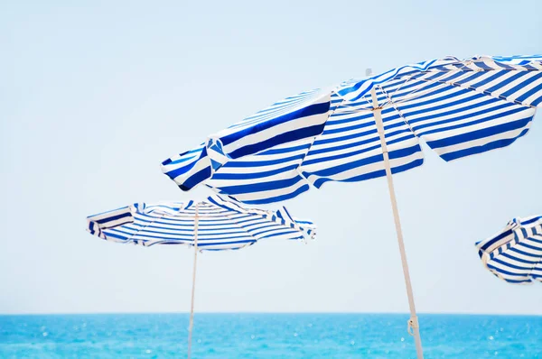 Beach umbrellas on the sea background. — Stock Photo, Image