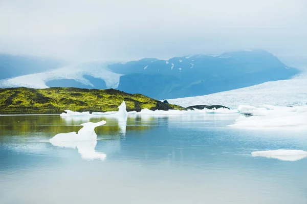 Jéghegyek, gleccsertó, Izland — Stock Fotó