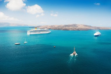 Cruise gemi denize yakın Yunan Adaları. 