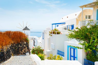 Yunanistan 'ın Santorini adasında beyaz mimari. 