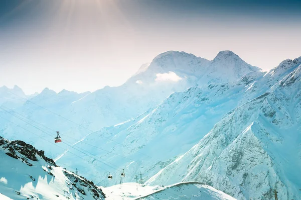 Seilbahn auf das Skigebiet — Stockfoto