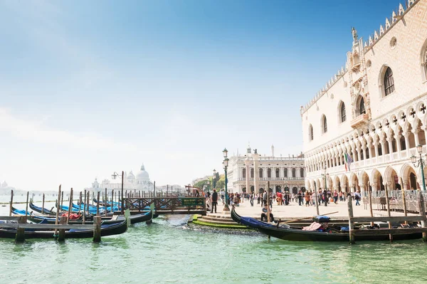 Veneza, Itália - 12 de abril de 2016. Praça San Marco em Veneza, Itália — Fotografia de Stock