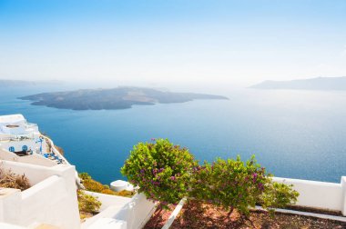 Yunanistan 'ın Santorini adasında beyaz mimari. 