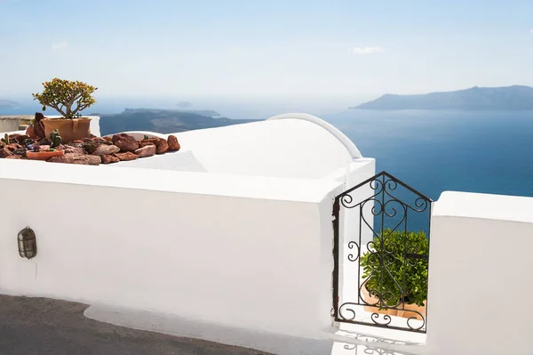 Біла архітектура на острові Санторіні (Греція).. — стокове фото