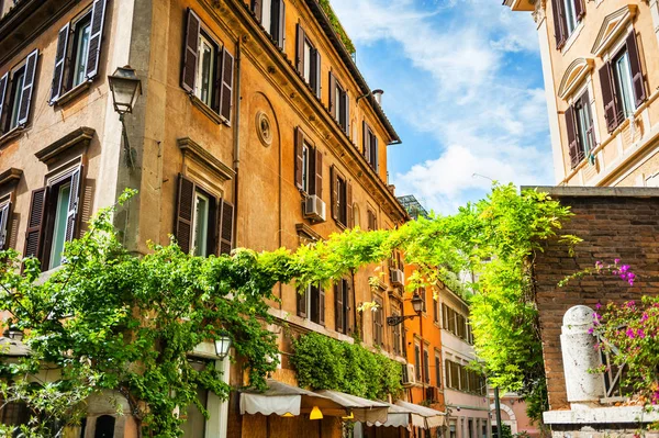 Straße im viertel trastevere, rom, italien — Stockfoto