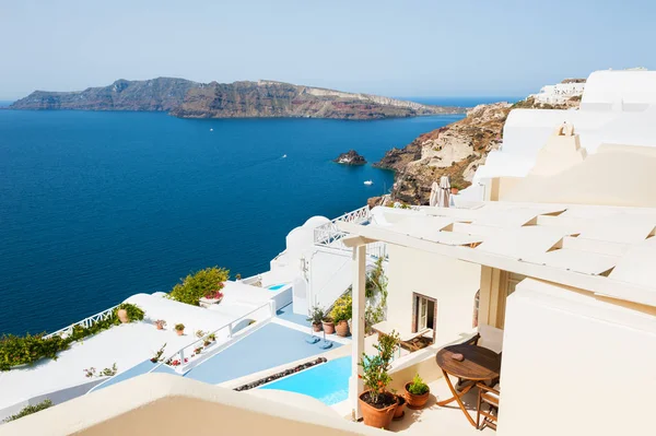 Architettura bianca sull'isola di Santorini, Grecia. — Foto Stock