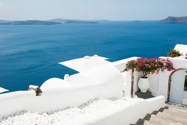 Architettura bianca sull'isola di Santorini, Grecia. — Foto Stock